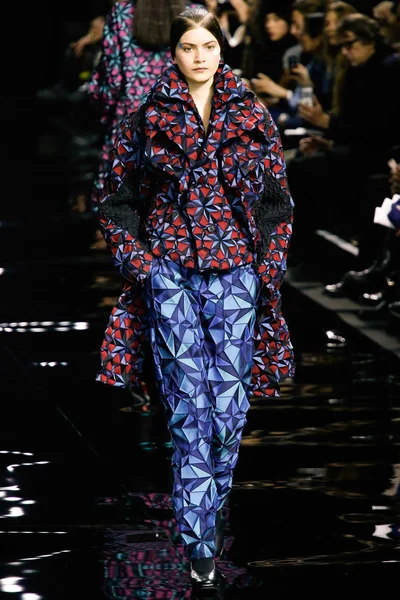 Look 30